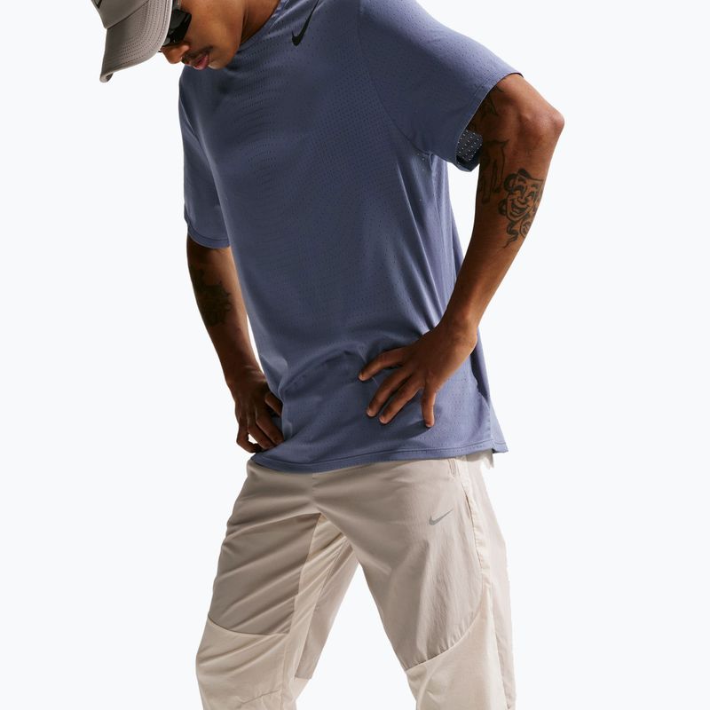 Pánské běžecké kalhoty Nike Stride Repel Woven cream li/birch/natural 6