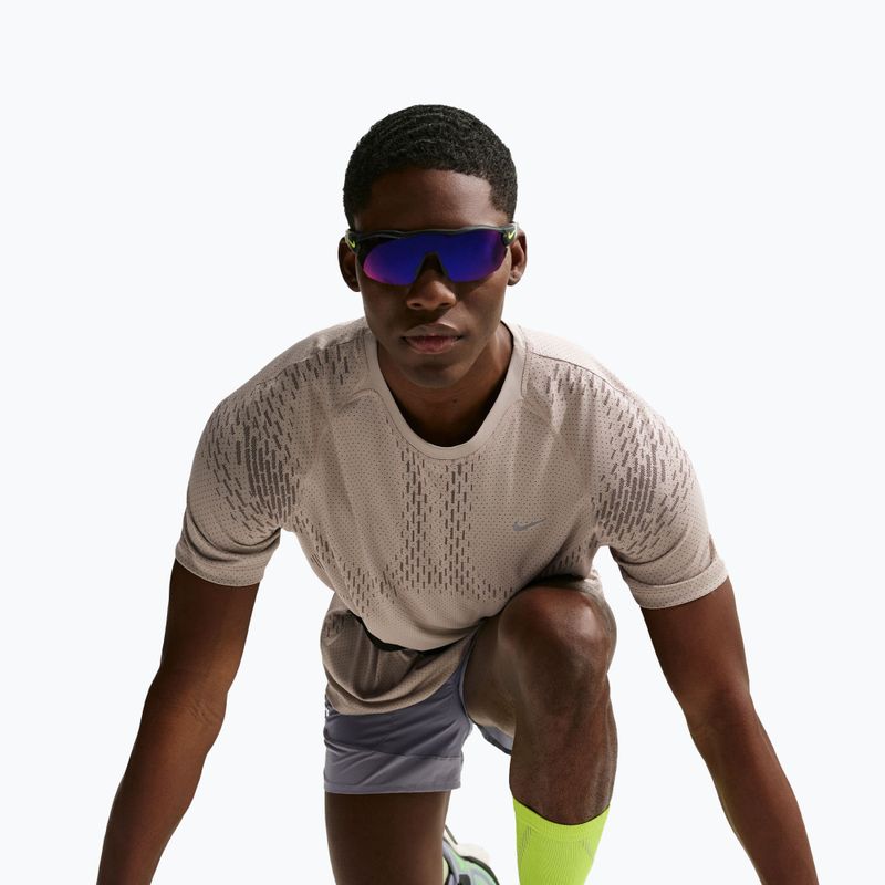 Pánské běžecké tričko Nike Stride Dri-Fit ADV cream li/mink brown 6