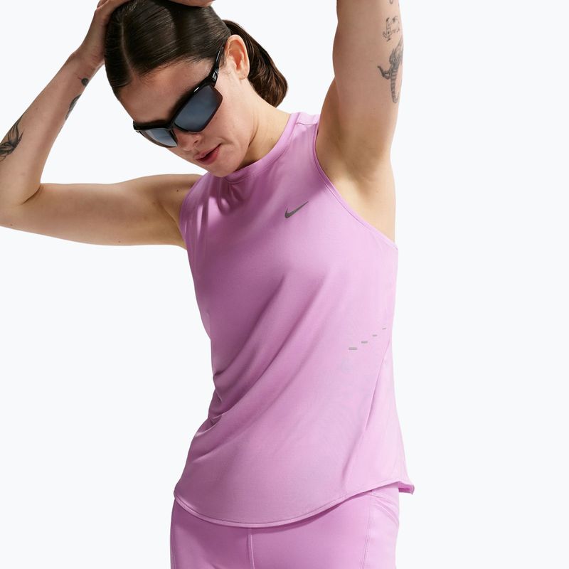 Dámské běžecké šortky Nike Swift High-Waisted 4" light magenta 7