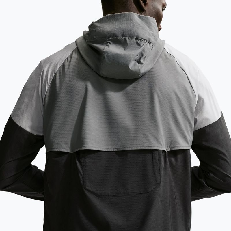 Pánská běžecká bunda Nike Impossibly Light Windrunner smoke grey/wolf grey/black 5