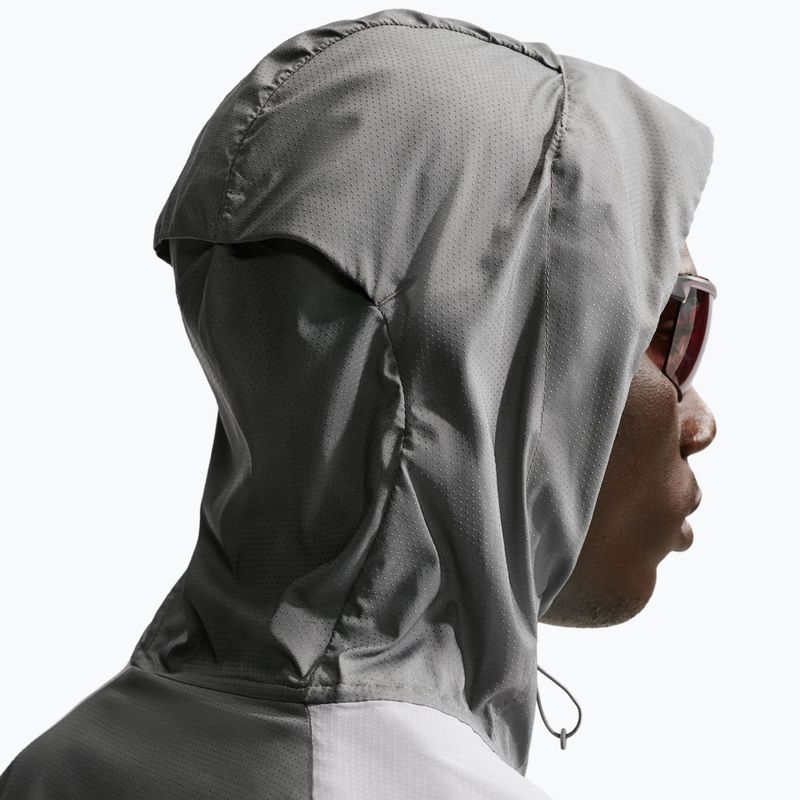 Pánská běžecká bunda Nike Impossibly Light Windrunner smoke grey/wolf grey/black 7