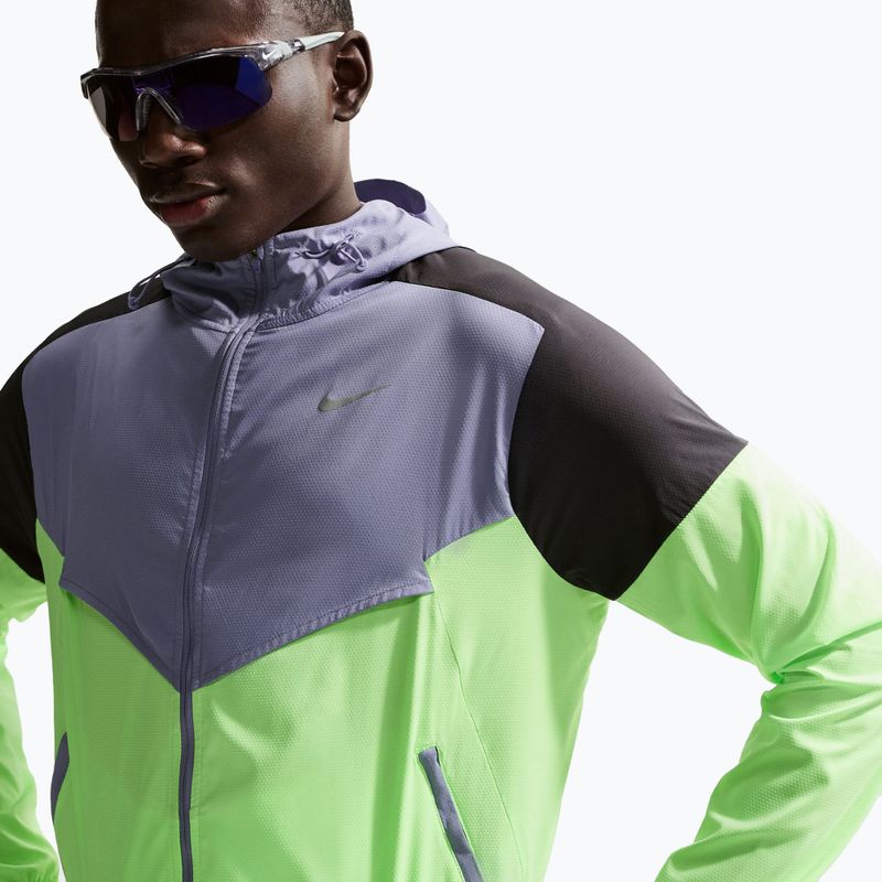 Pánská běžecká bunda Nike Impossibly Light Windrunner iron purple/black/lime blast 4