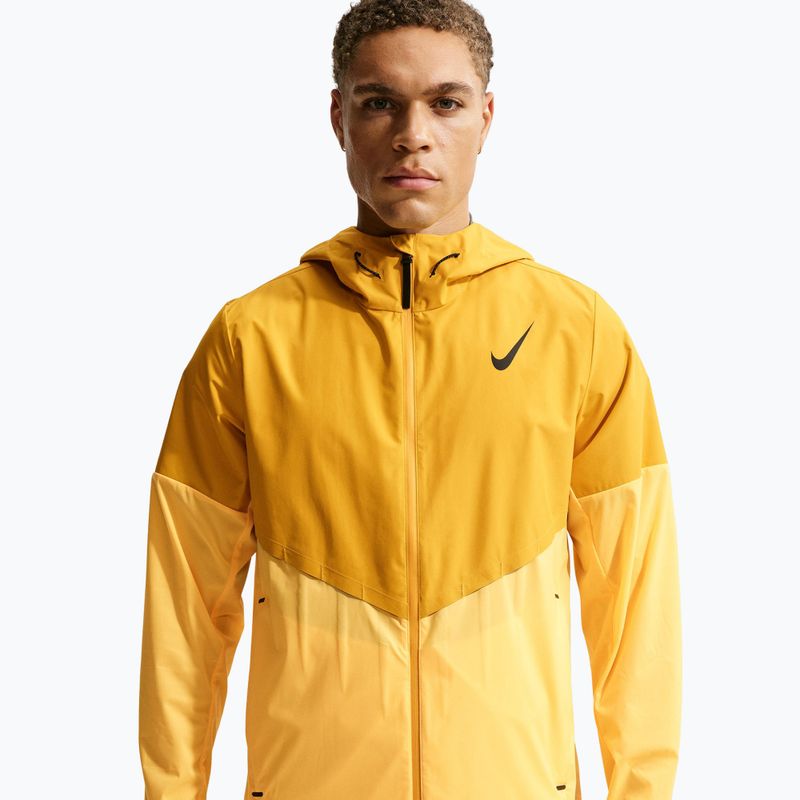 Pánská běžecká bunda Nike AeroSwift Storm-Fit Aerogami university gold/citron pulse/black 4