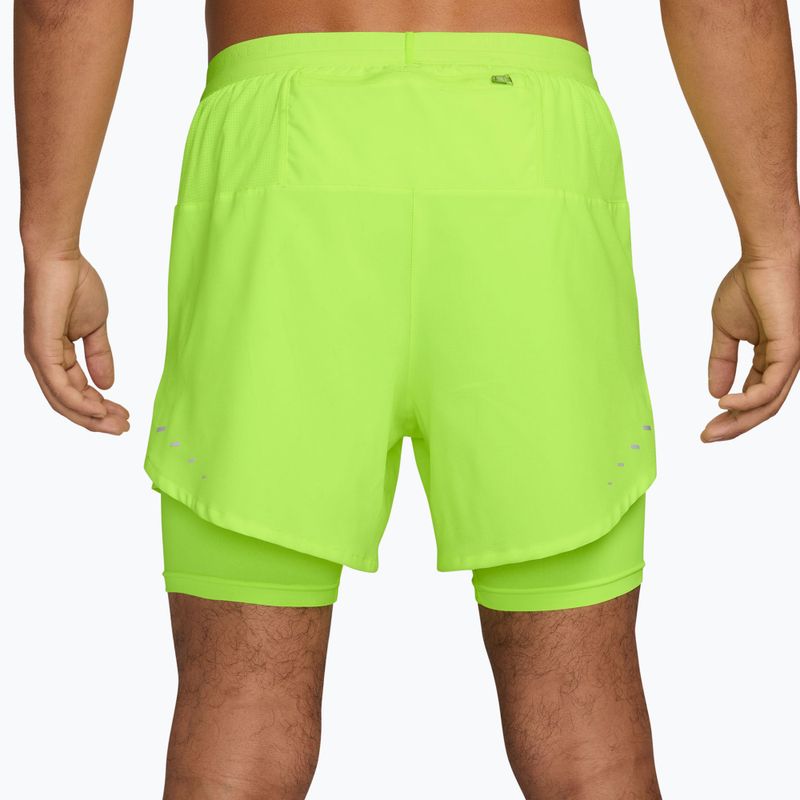 Pánské běžecké šortky Nike Stride Dri-Fit Hybrid 5" volt ice 2