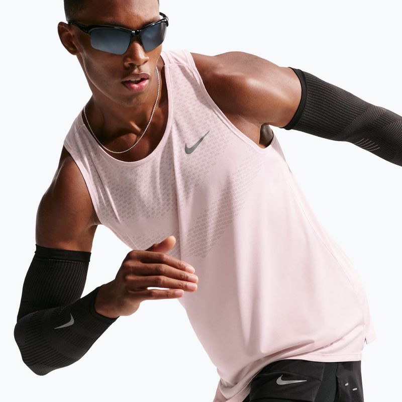Pánské běžecké tričko Nike Stride Dri-Fit ADV silt red 4