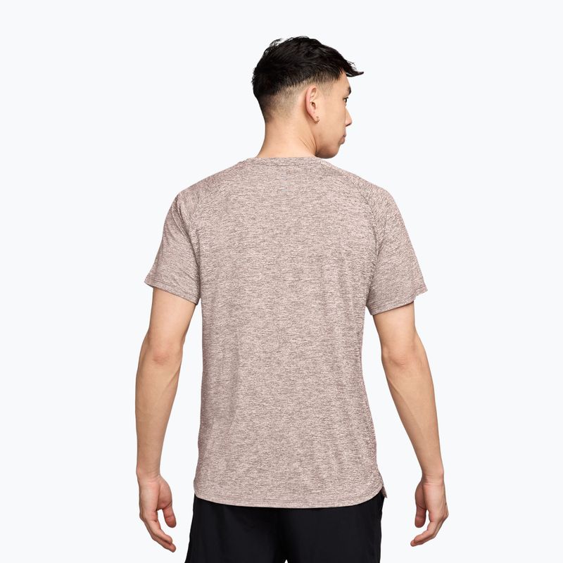 Pánské běžecké tričko Nike Stride ADV silt red 2