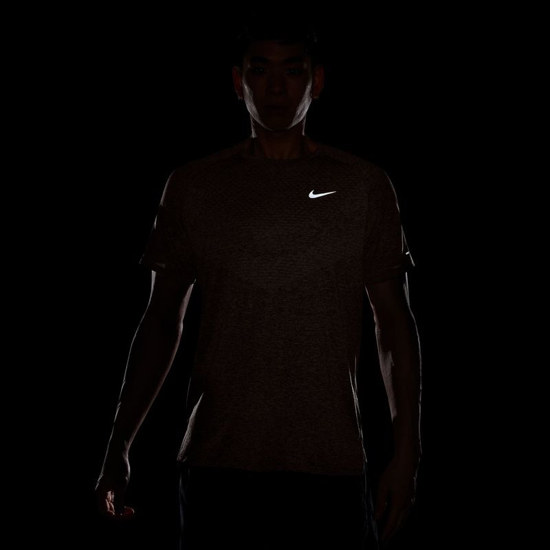 Pánské běžecké tričko Nike Stride ADV silt red 4