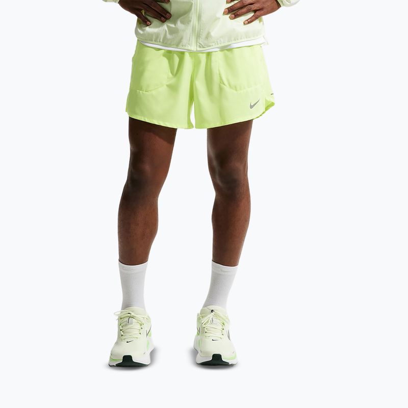 Pánské šortky Nike Stride Dri-Fit s podšívkou 5" volt ice