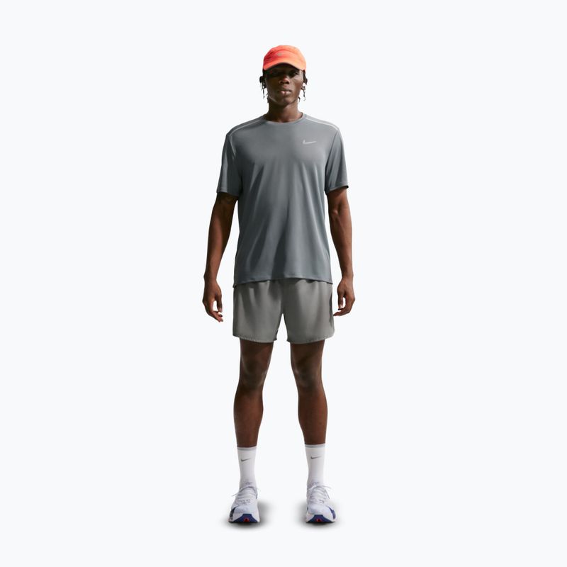 Pánské běžecké tričko Nike Miler Dri-Fit UV smoke grey 2
