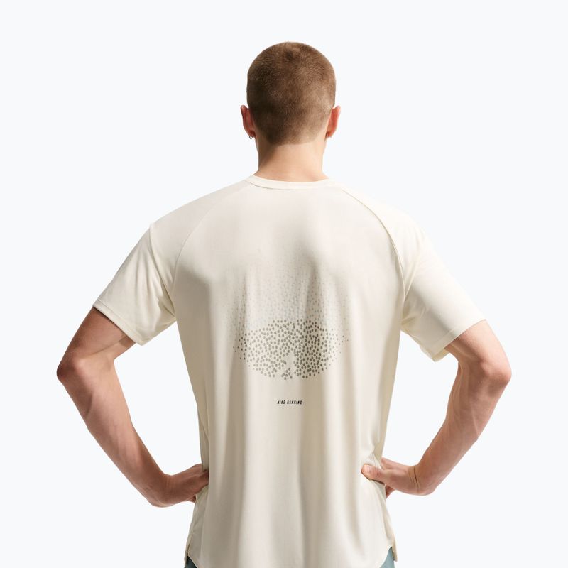 Pánské běžecké tričko Nike Stride Dri-Fit ADV coconut milk 5