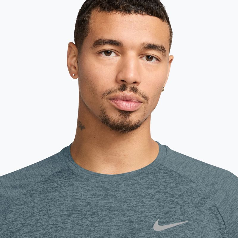Pánské běžecké tričko Nike Stride ADV mineral slate 3