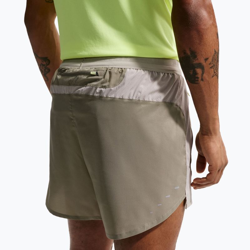 Pánské běžecké šortky Nike Stride Dri-Fit Brief-Lined 5" light army/spruce fog 4