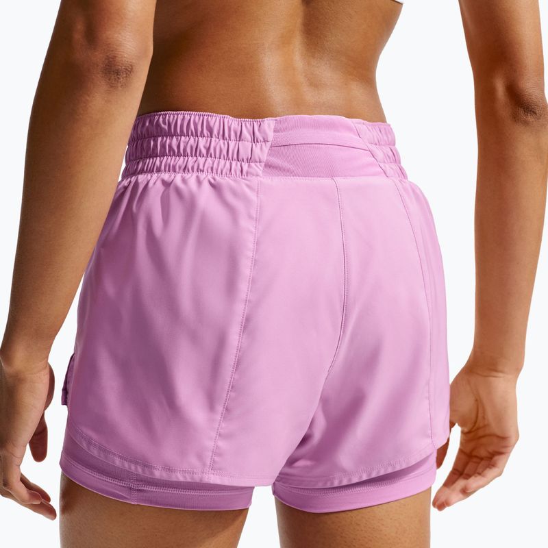 Dámské běžecké šortky Nike One Dri-FIT 2IN1 light magenta/white 4