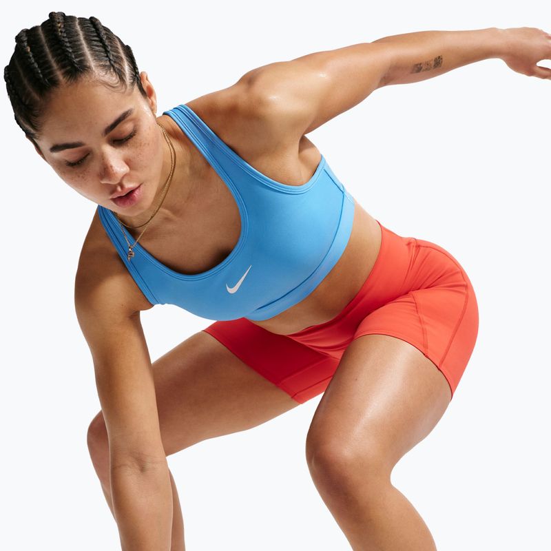 Tréninková podprsenka Nike Swoosh Medium Support university blue/white 6