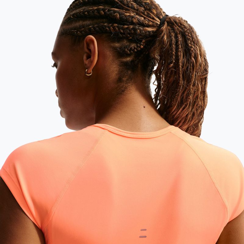 Dámské běžecké tričko Nike Swoosh Run Dri-Fit orange pulse/photon dust/white 4