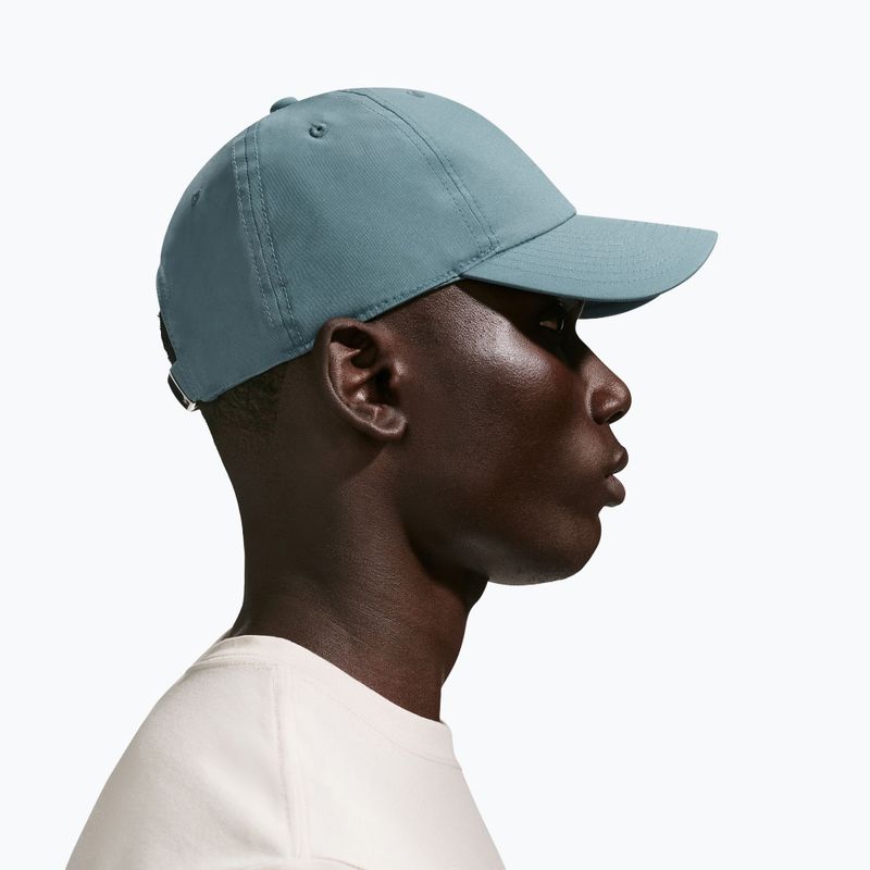 Kšiltovka Nike Dri-Fit Club Unstructured Metal Swoosh Mineral slate/metallic silver 6