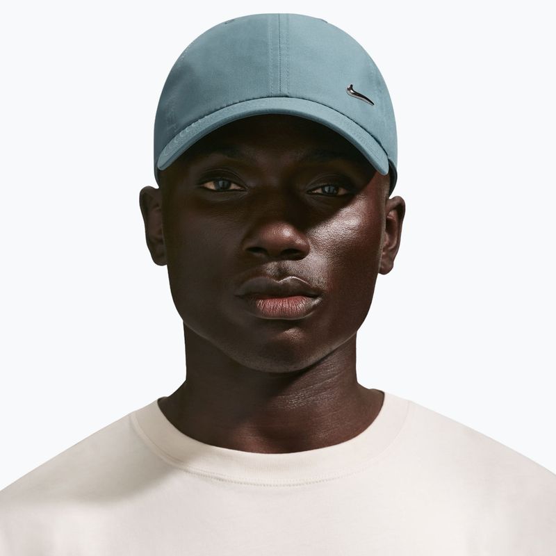 Kšiltovka Nike Dri-Fit Club Unstructured Metal Swoosh mineral Mineral slate/metallic silver 3