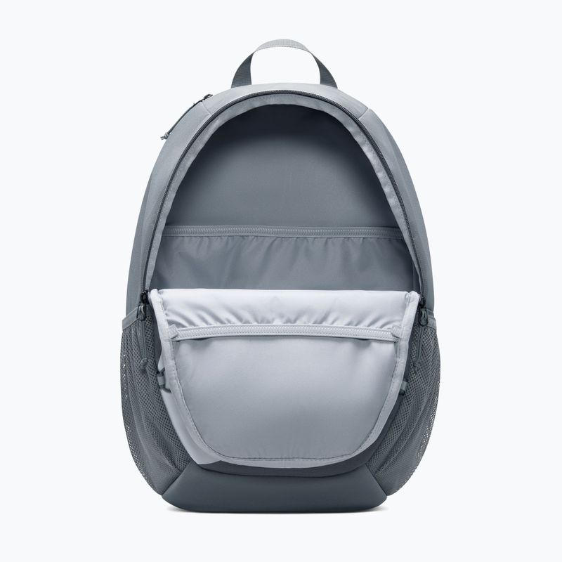 Městský batoh Nike Heritage Sweep 25 l smoke grey/smoke grey/white 4