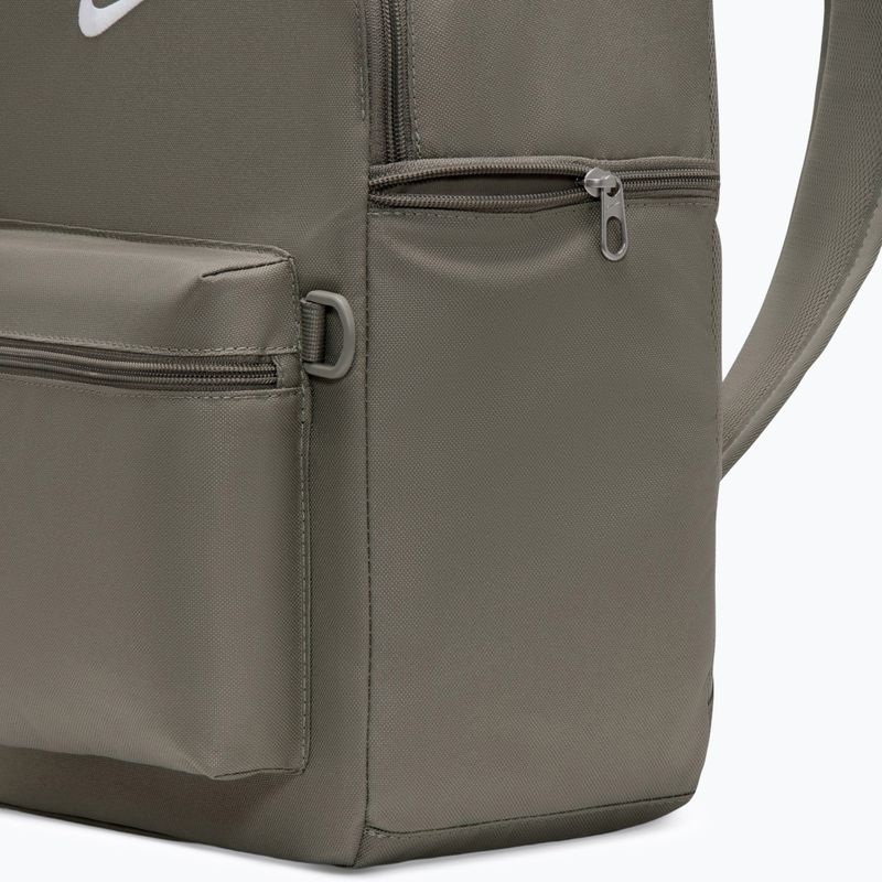 Městský batoh Nike Heritage 23 l light army/white 5