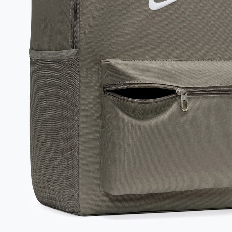 Městský batoh Nike Heritage 23 l light army/white 6