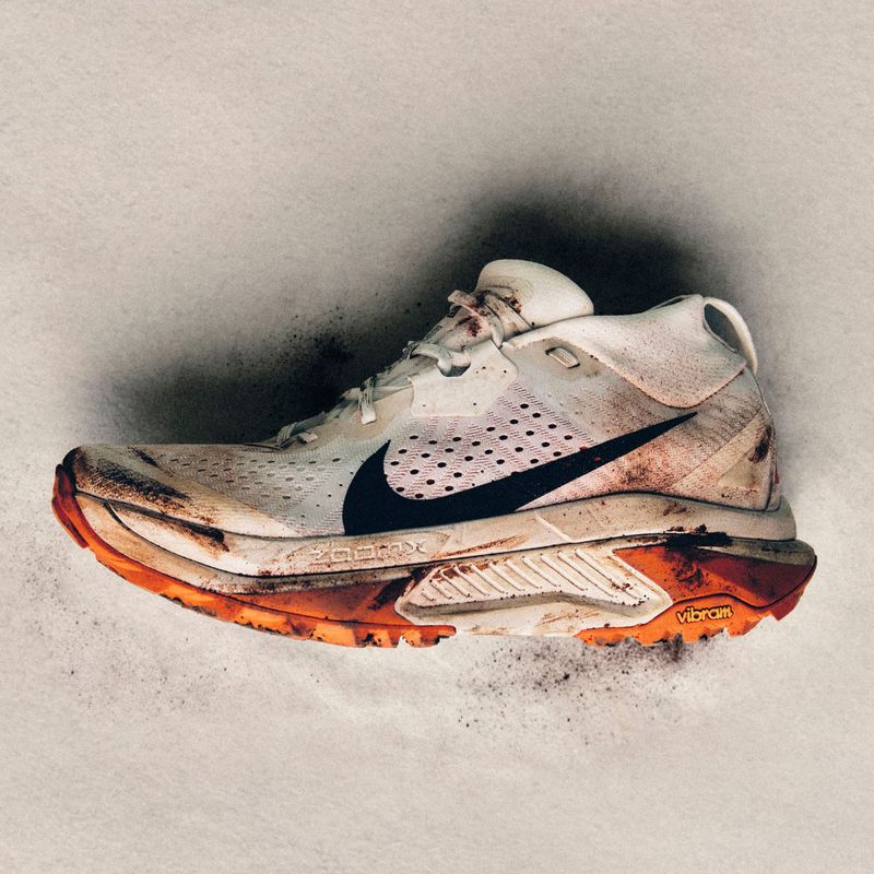 Dámské běžecké boty Nike ACG Zegama Trail summit white/phantom/safety orange/black 8