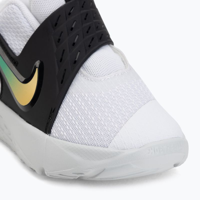 Dětské boty Nike Team Hustle D 12 white/black/clear emerald/topaz gold 7