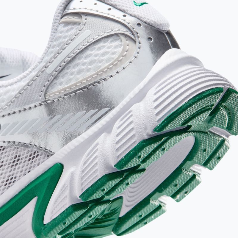 Boty Nike V5 RNR whitevast grey/malachite 4