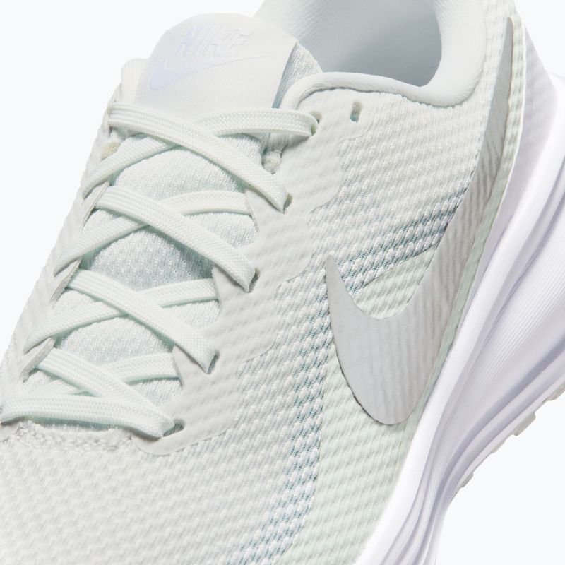 Dámské běžecké boty Nike Revolution 8 off white/barely green/metallic silver 4