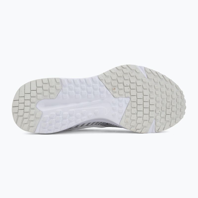 Pánské běžecké boty Nike Run Defy summit white/white/black/metallic silver 4