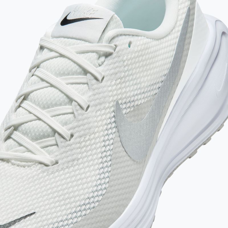 Pánské běžecké boty Nike Revolution 8 summit white/white/metallic silver 4