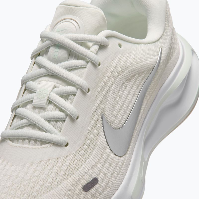 Dámské běžecké boty Nike Journey Run summit white/metallic silver 3