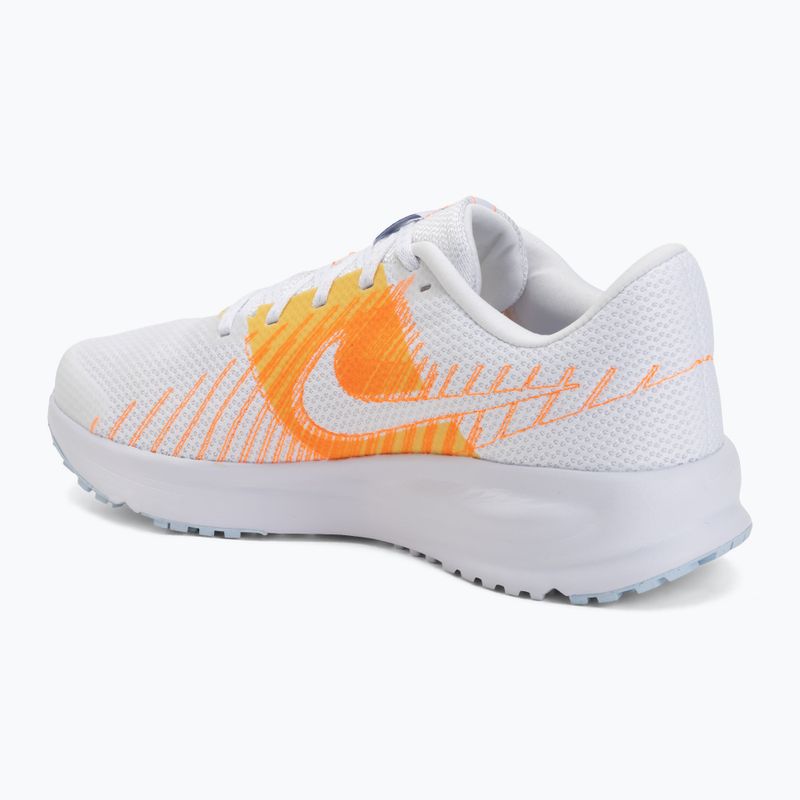 Pánské běžecké boty Nike Run Defy white/topaz gold/blue crystal 3