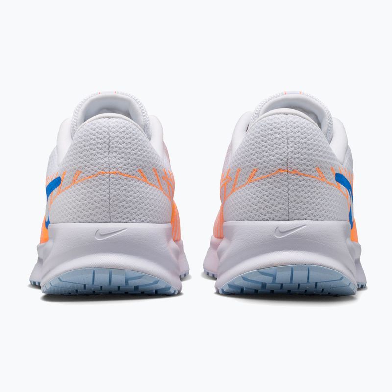 Pánská běžecká obuv Nike Run Defy white/topaz gold/blue crystal 4