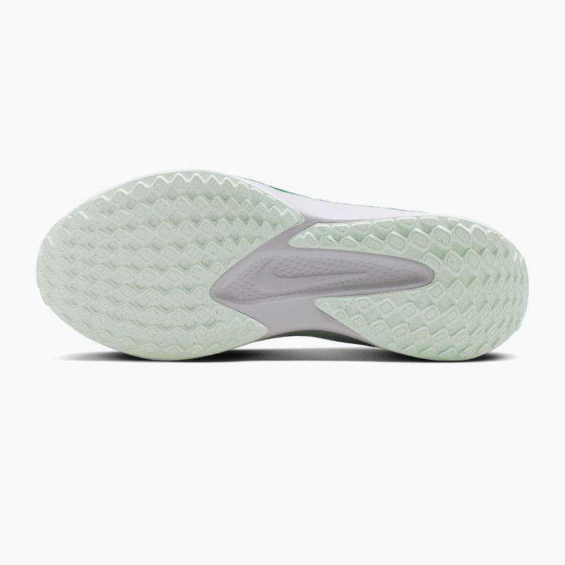Dámské běžecké boty Nike Quest 6 barely green/white/metallic silver 2