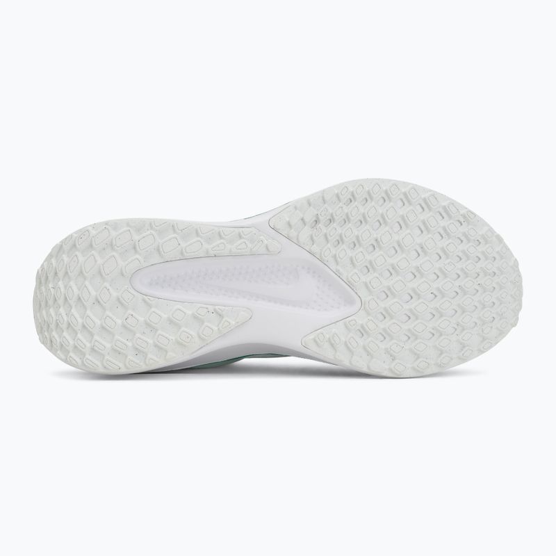 Dámské běžecké boty Nike Quest 6 barely green/white/metallic silver 4