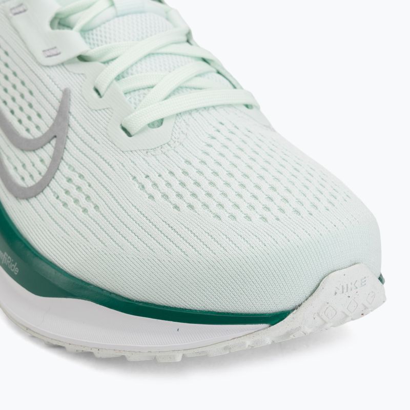 Dámské běžecké boty Nike Quest 6 barely green/white/metallic silver 7