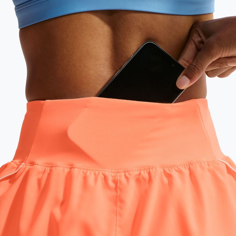 Dámské běžecké šortky Nike Tempo Swoosh Dri-Fit Mid-Rise Brief-Lined orange pulse/white 6