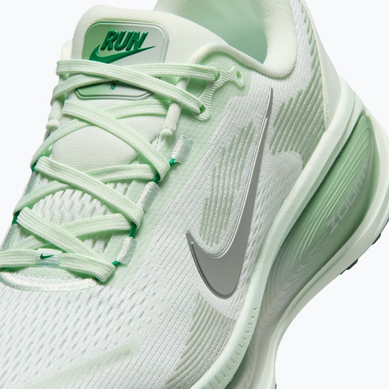 Dámské běžecké boty Nike Vomero 18 barely green/steam/metallic silver 3
