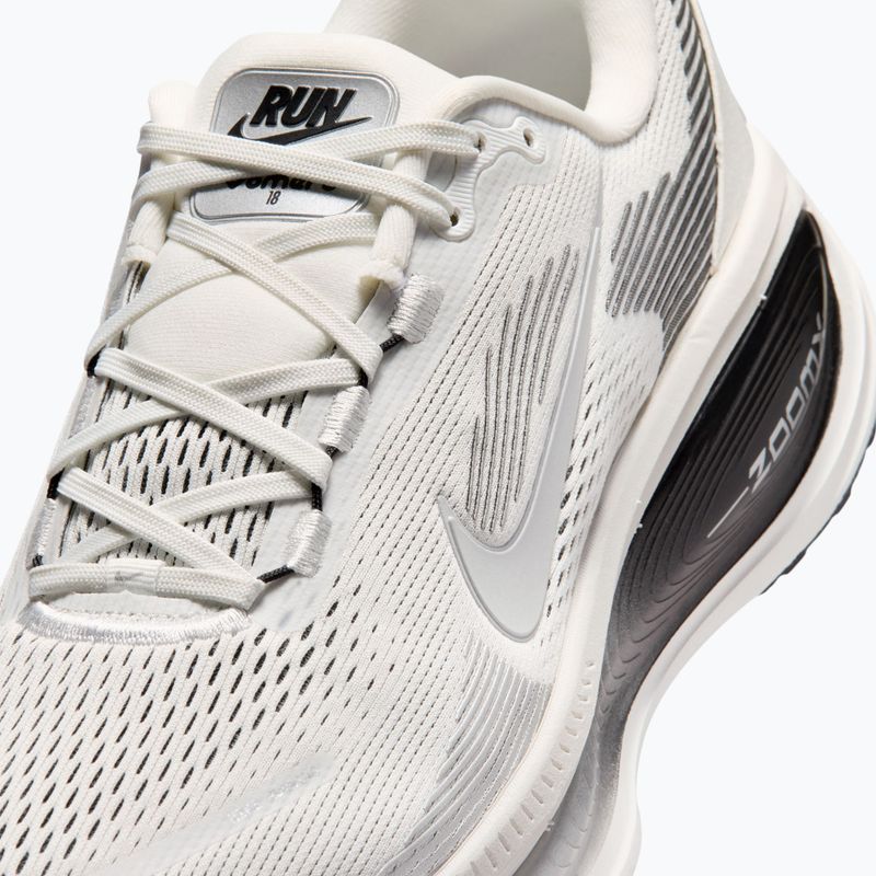 Pánské běžecké boty Nike Vomero 18 summit white/metallic silver-black 3