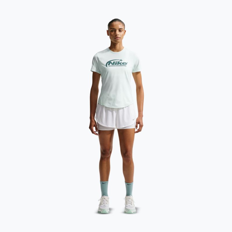 Dámské běžecké tričko Nike Swift Dri-Fit barely green 2