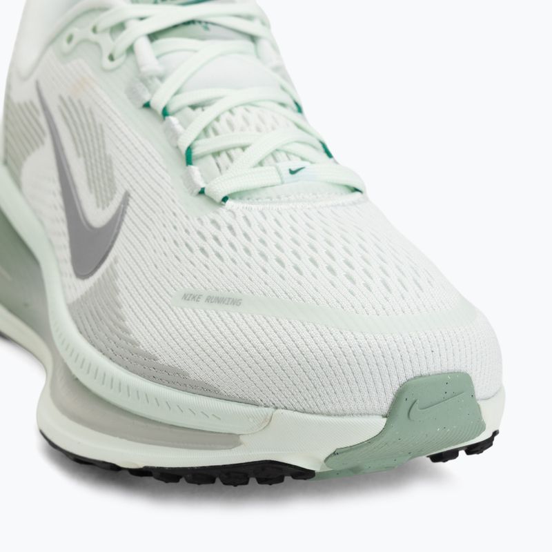 Dámské běžecké boty Nike Vomero 18 barely green/steam/metallic silver 7