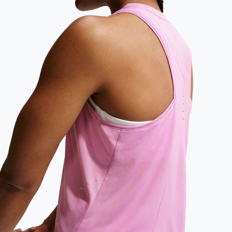 Dámské běžecké tričko Nike Swift Breathe Dri-Fit light magenta/photon dust 5