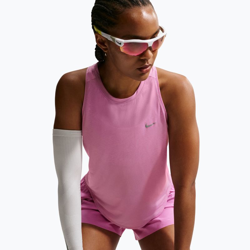 Dámské běžecké tričko Nike Swift Breathe Dri-Fit light magenta/photon dust 6