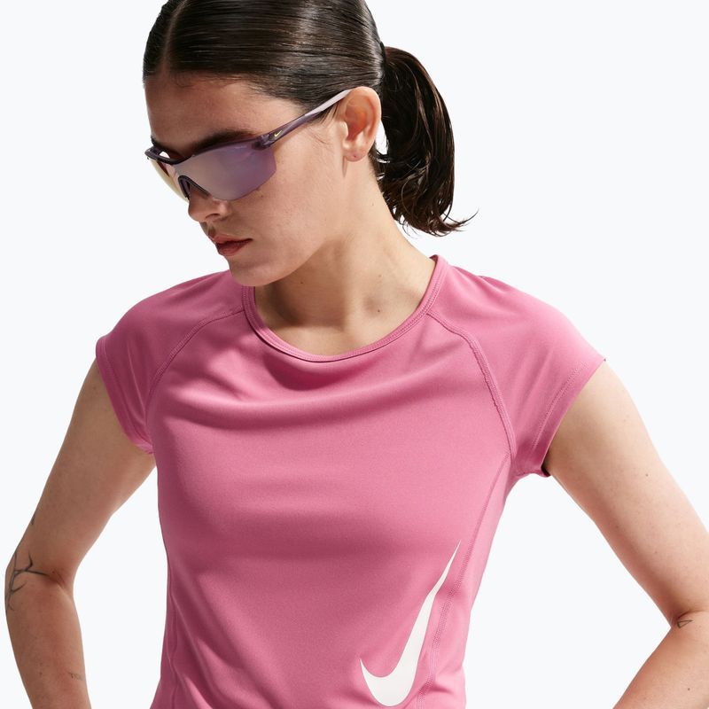 Dámské běžecké tričko Nike Swoosh Run Dri-Fit peony/photon dust/white 4