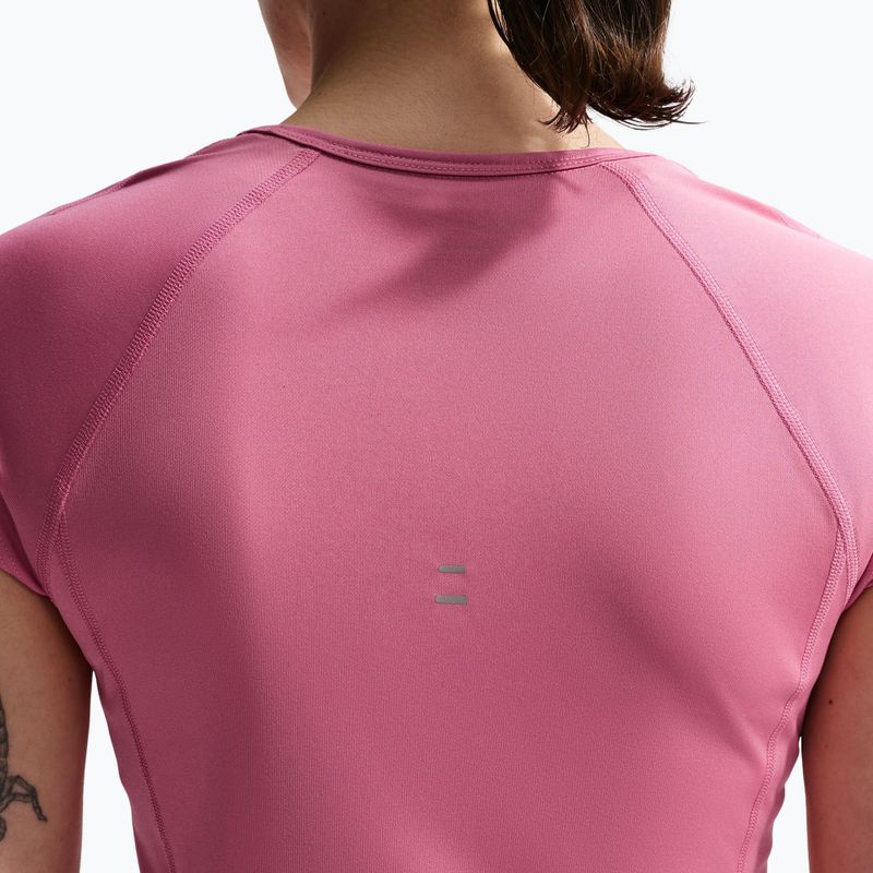 Dámské běžecké tričko Nike Swoosh Run Dri-Fit peony/photon dust/white 6