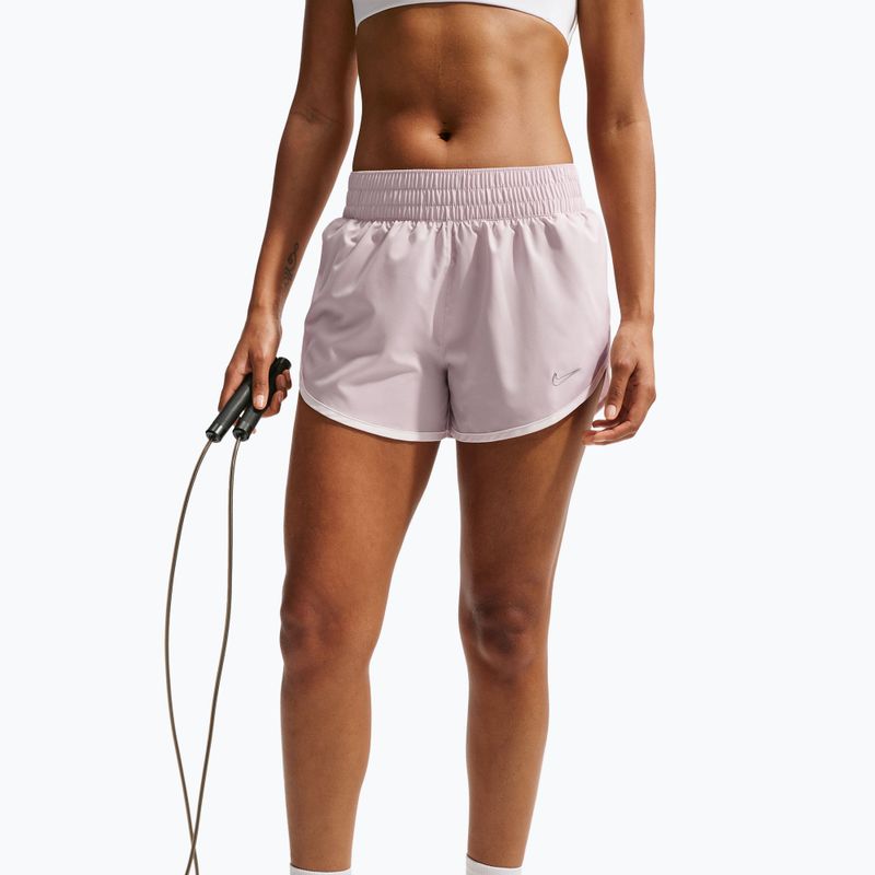 Dámské tréninkové šortky Nike One Woven Brief-Lined platinum violet/sail 5