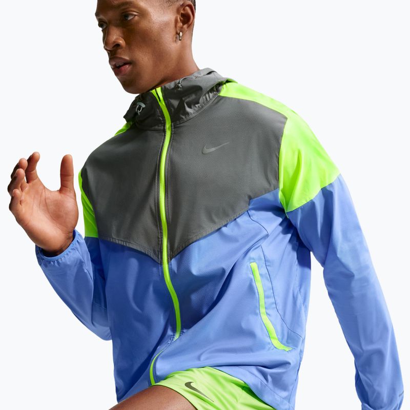 Pánská běžecká bunda Nike Impossibly Light Windrunner royal pulse/smoke grey/volt ice 5