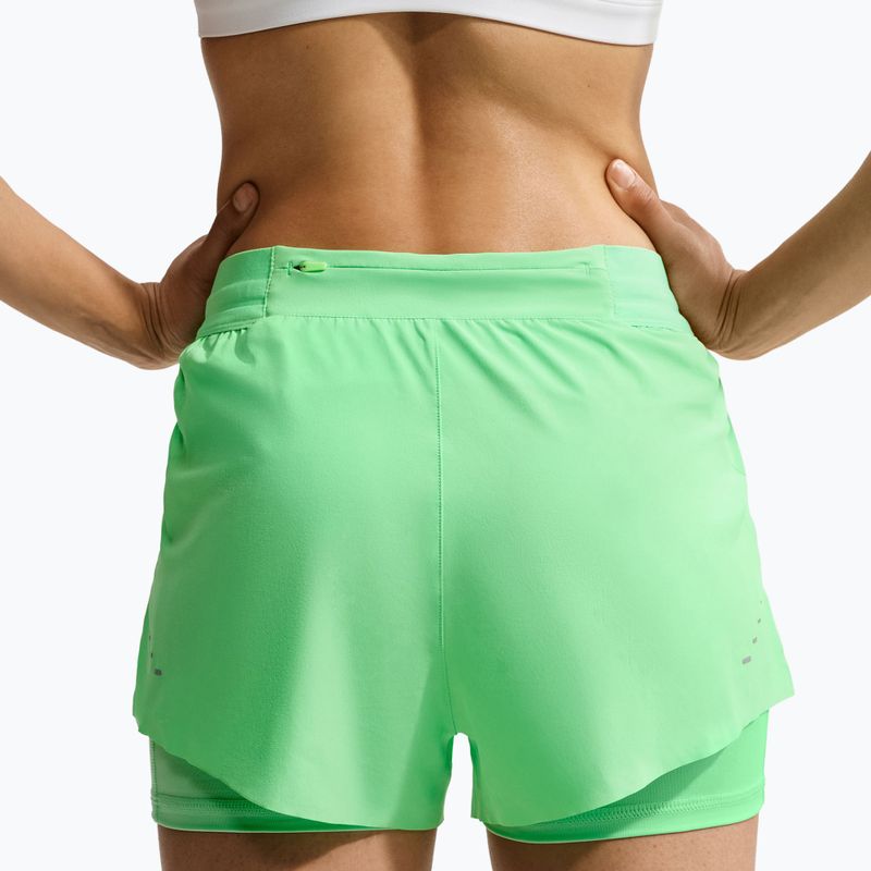 Dámské běžecké šortky Nike Swift Mid-Rise 2in1 illusion green 6