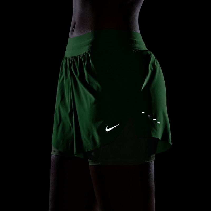 Dámské běžecké šortky Nike Swift Mid-Rise 2in1 illusion green 8