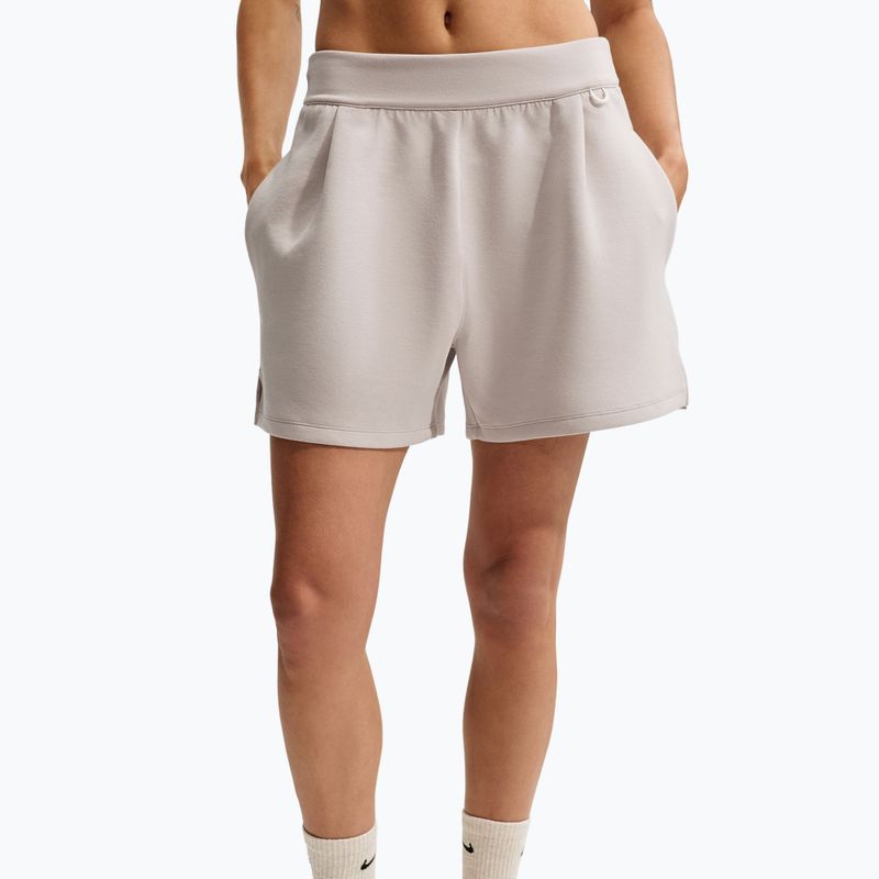 Dámské tréninkové šortky Nike 24.7 ImpossiblySoft cream Ii/cream Ii/college grey